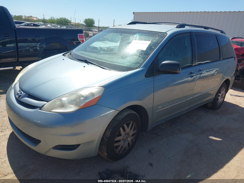 2008 TOYOTA SIENNA auction photo 2