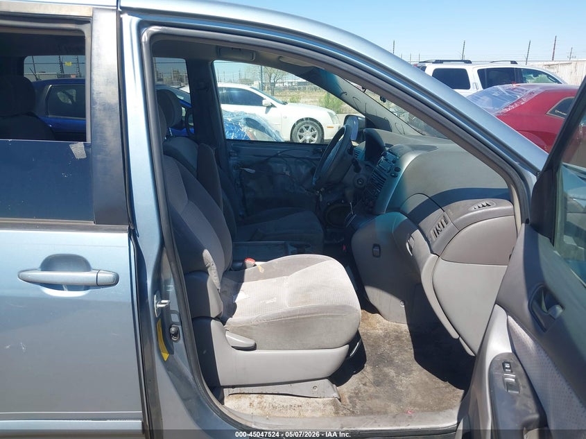 2008 TOYOTA SIENNA auction photo 5