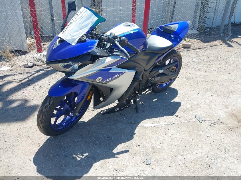 2015 YAMAHA YZFR3 auction photo 2
