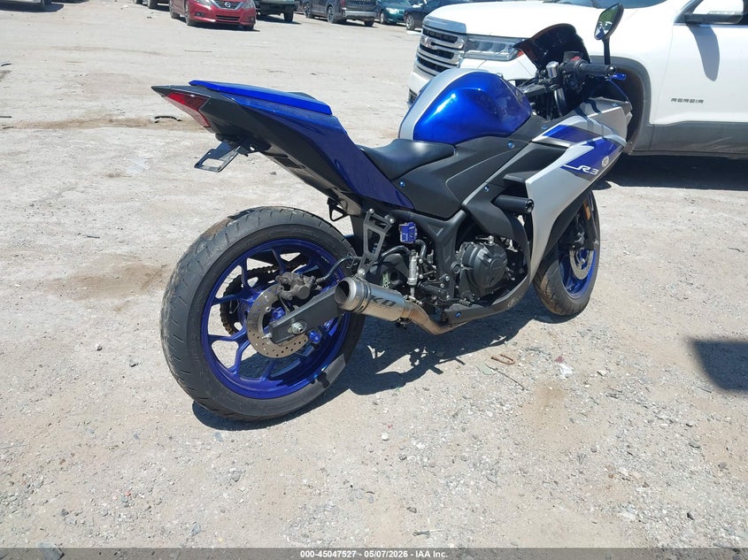 2015 YAMAHA YZFR3 auction photo 4