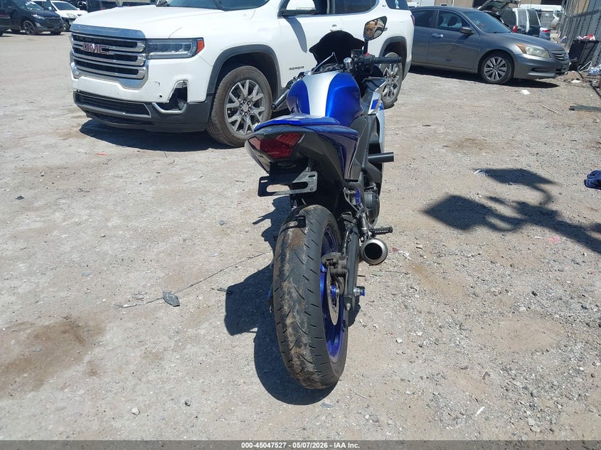 2015 YAMAHA YZFR3 auction photo 6