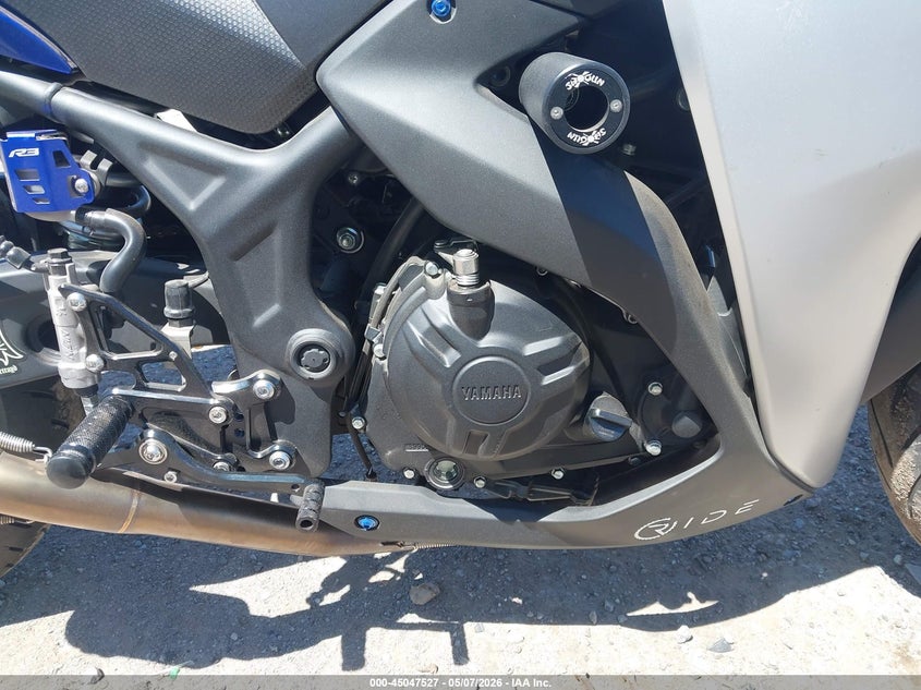 2015 YAMAHA YZFR3 auction photo 8