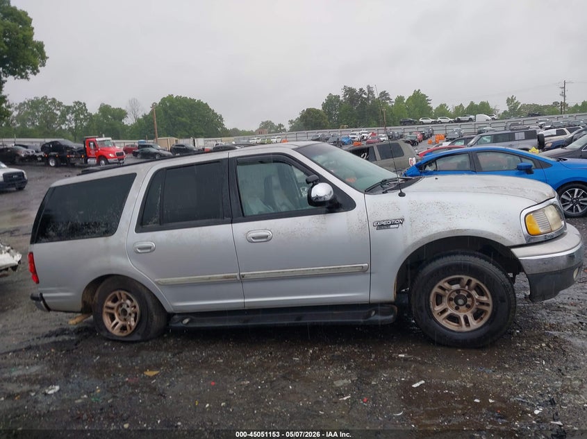 1999 Ford Expedition Eddie Bauer/Xlt VIN: 1FMRU1762XLA69854 Lot: 45051153