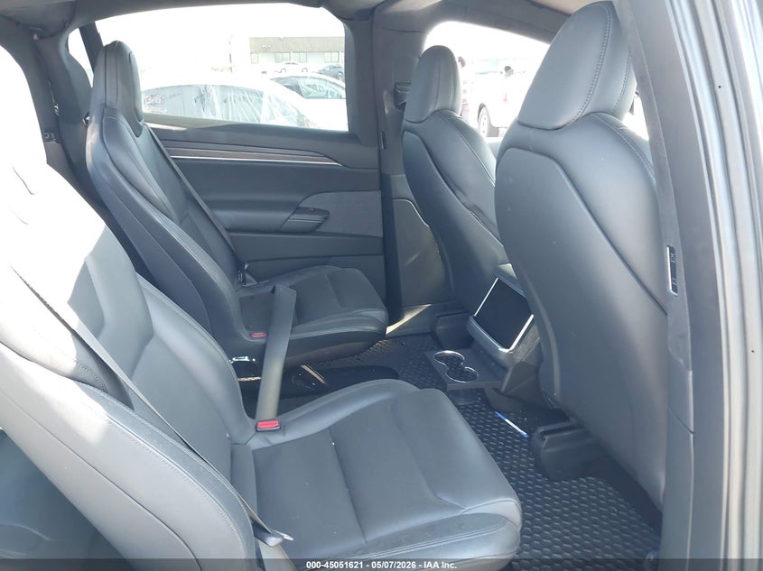 2022 Tesla Model X Dual Motor All-Wheel Drive VIN: 7SAXCBE56NF334115 Lot: 45051621