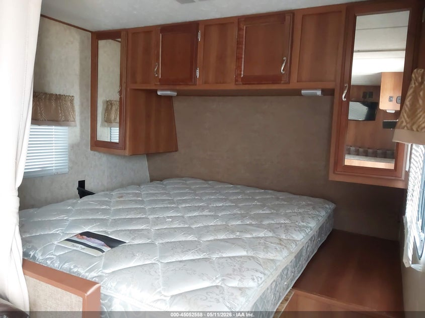 2017 AVENGER TRAVEL TRAILER auction photo 5