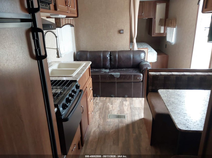 2017 AVENGER TRAVEL TRAILER auction photo 8