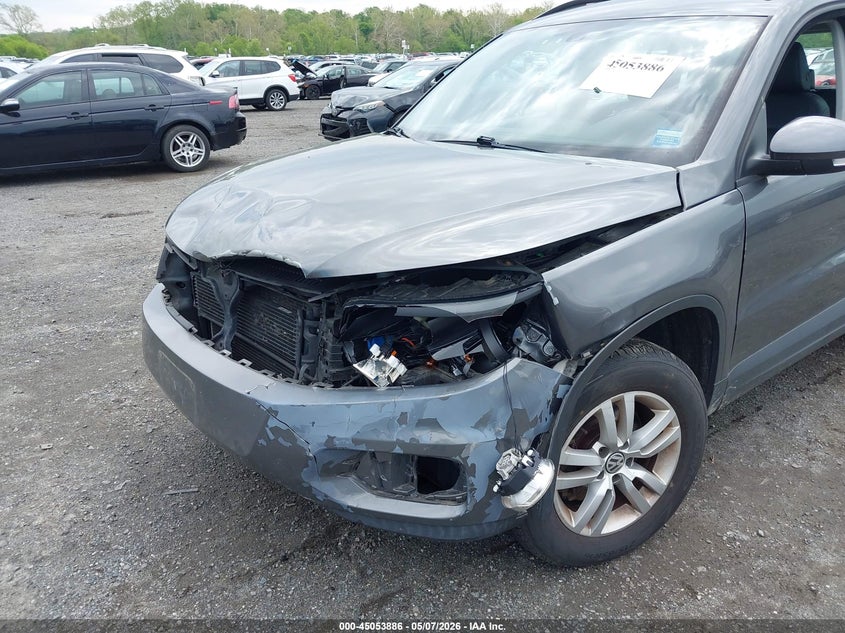 VOLKSWAGEN TIGUAN 2016 VIN WVGBV7AX5GW549100