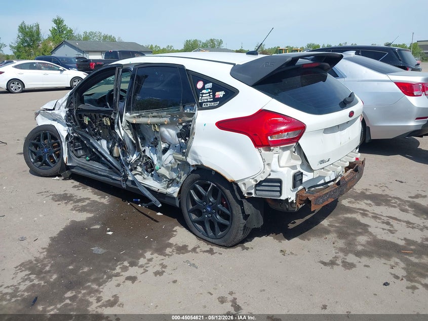 Vin: 1fadp3k27gl332853, lot: 45552151, ford focus se 20163