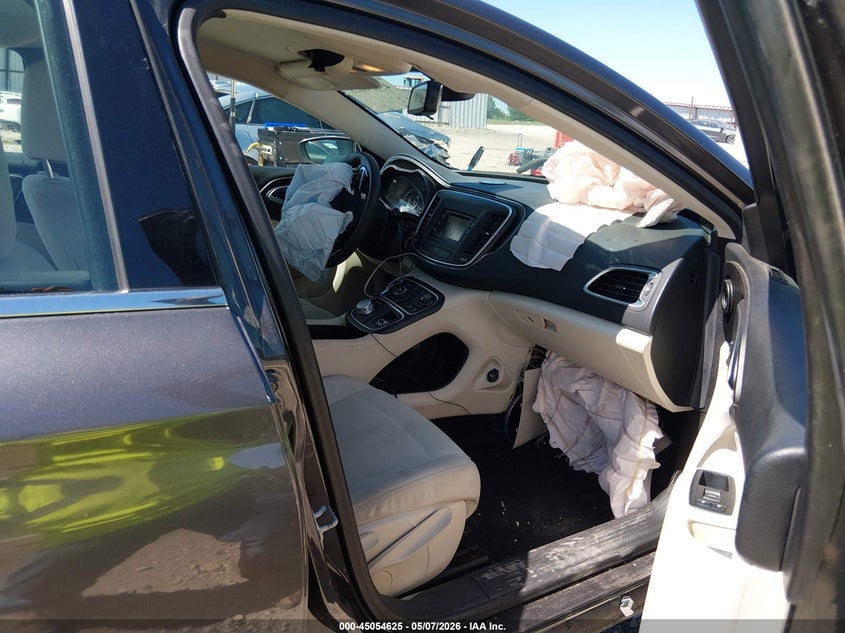 2015 CHRYSLER 200 auction photo 5