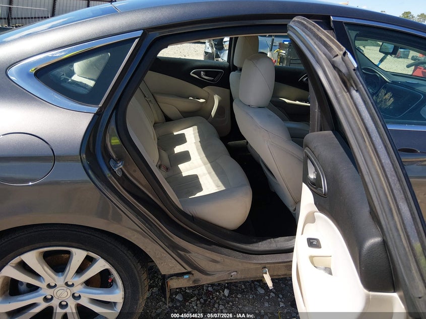 2015 CHRYSLER 200 auction photo 8