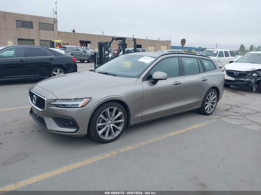 Vin: yv1102ek3m2427316, lot: 45552253, volvo v60 t5 momentum 20212