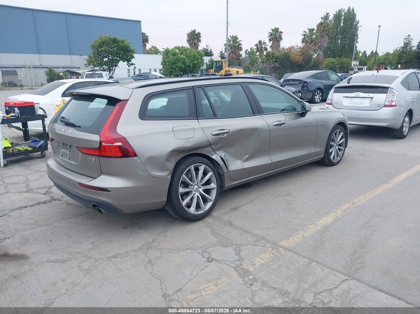 Vin: yv1102ek3m2427316, lot: 45552253, volvo v60 t5 momentum 20214