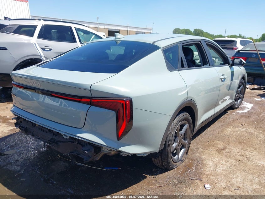 2025 KIA K4 auction photo 4
