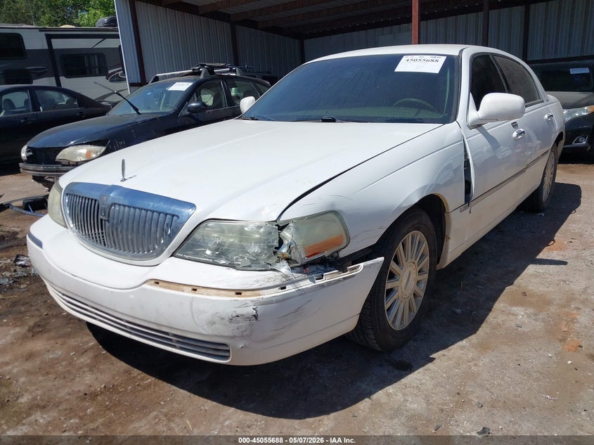 1LNHM81W43Y703076 2003 Lincoln Town Car Executive photo 1
