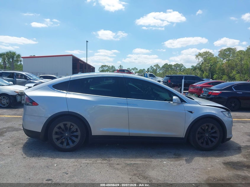 2018 Tesla Model X 100D/75D/P100D VIN: 5YJXCAE25JF111832 Lot: 45056489