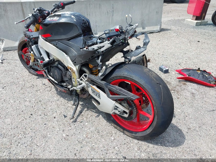 2021 APRILIA TUONO V4 auction photo 3
