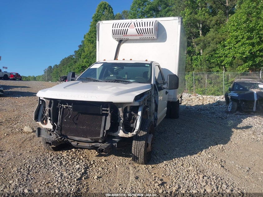 2017 Ford F-350 Chassis Xl 1FDRF3G60HEF26883 photo 1