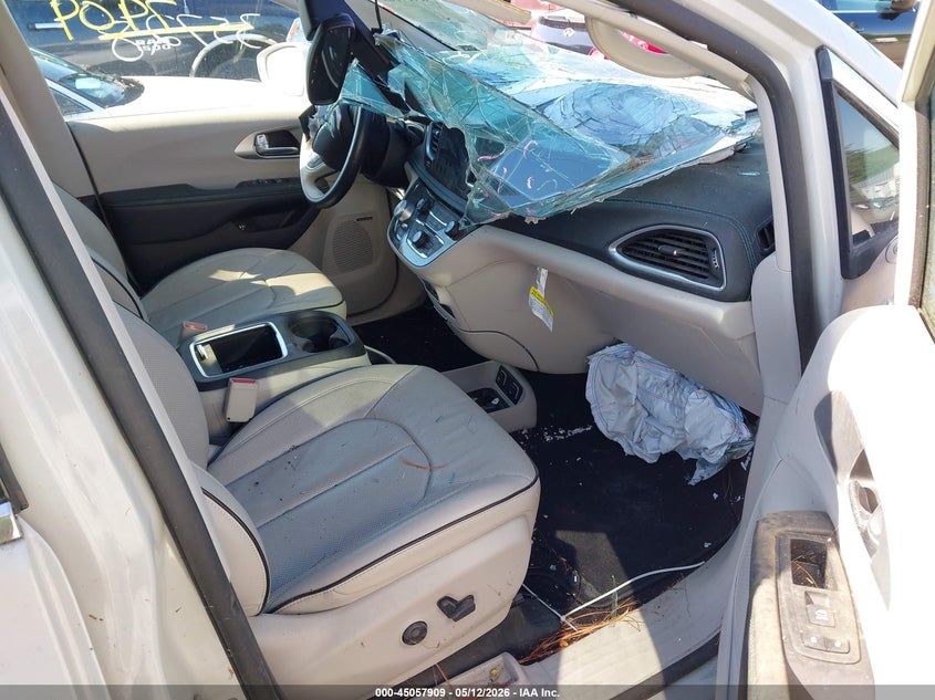 2019 CHRYSLER PACIFICA HYBRID auction photo 5