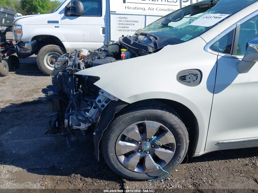 2019 CHRYSLER PACIFICA HYBRID auction photo 6