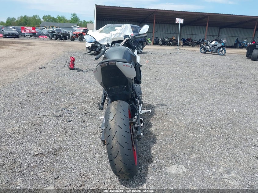 2024 Suzuki Gsx800 F VIN: JS1EM13B2R7102282 Lot: 45058249