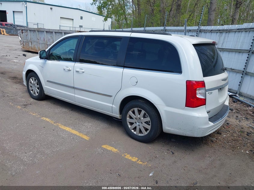 2016 CHRYSLER TOWN & COUNTRY auction photo 3