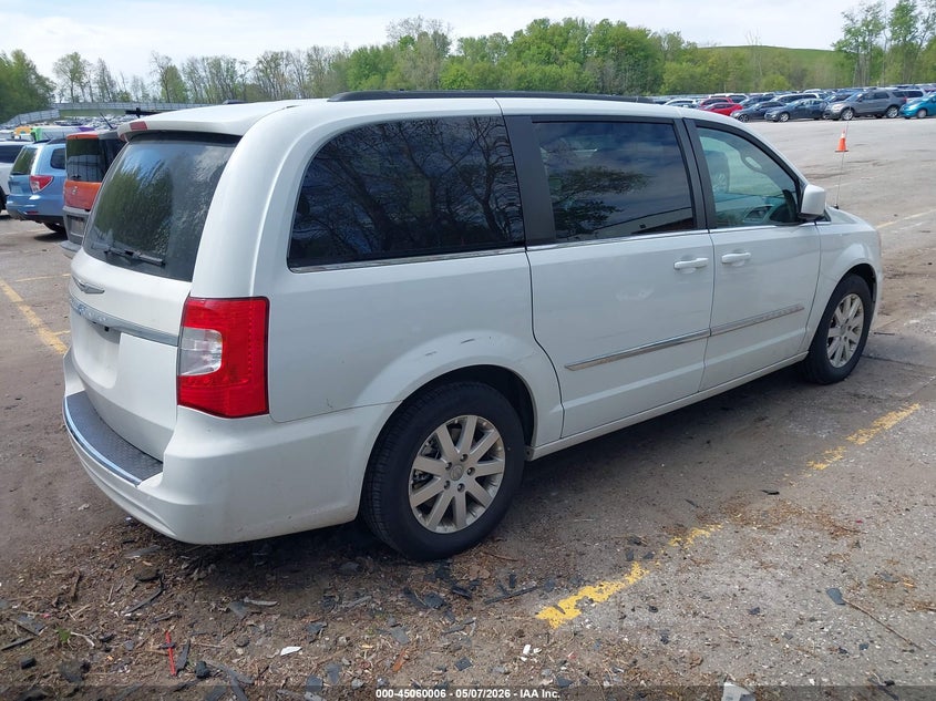 2016 CHRYSLER TOWN & COUNTRY auction photo 4