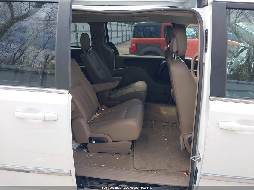 2016 CHRYSLER TOWN & COUNTRY auction photo 8