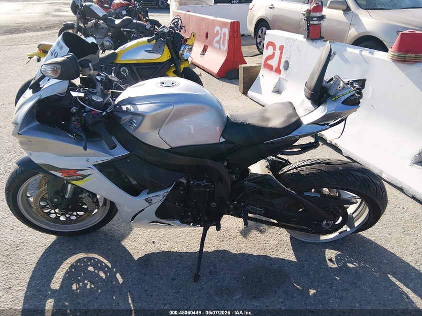 2018 Suzuki Gsx-R600 VIN: JS1GN7FA2J2100836 Lot: 45060449