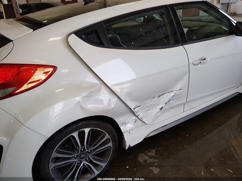 2016 Hyundai Veloster Turbo VIN: KMHTC6AE1GU300310 Lot: 45060660