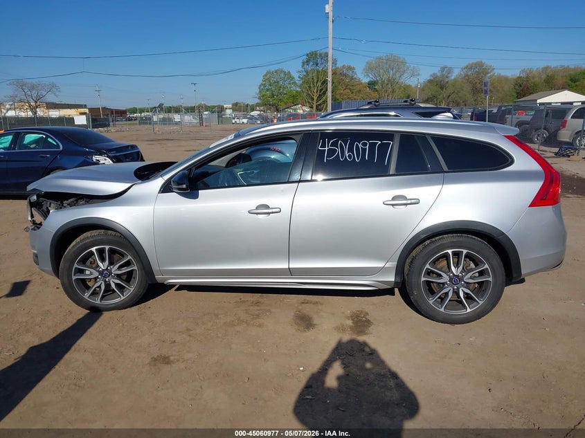 2016 Volvo V60 Cross Country T5 VIN: YV4612HK7G1013323 Lot: 45060977