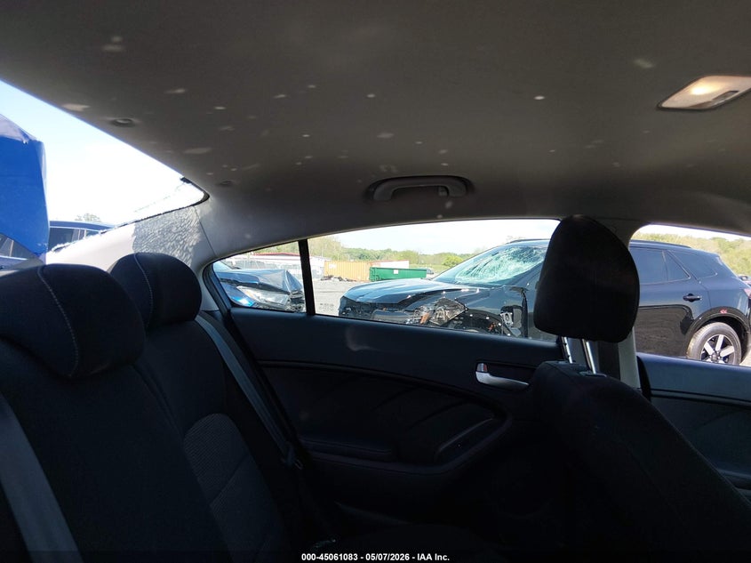 2017 KIA FORTE auction photo 8