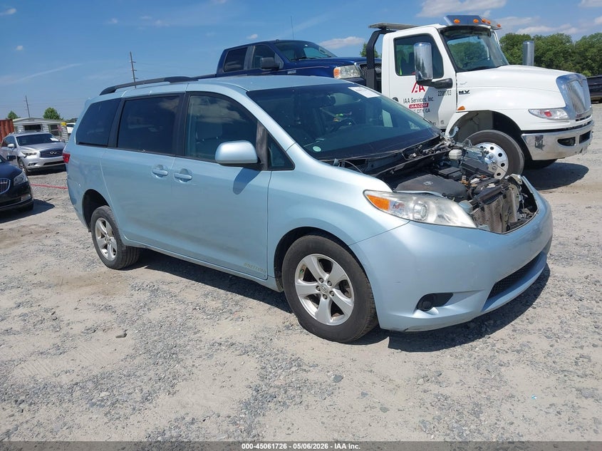 2015 Toyota Sienna Le 8 Passenger