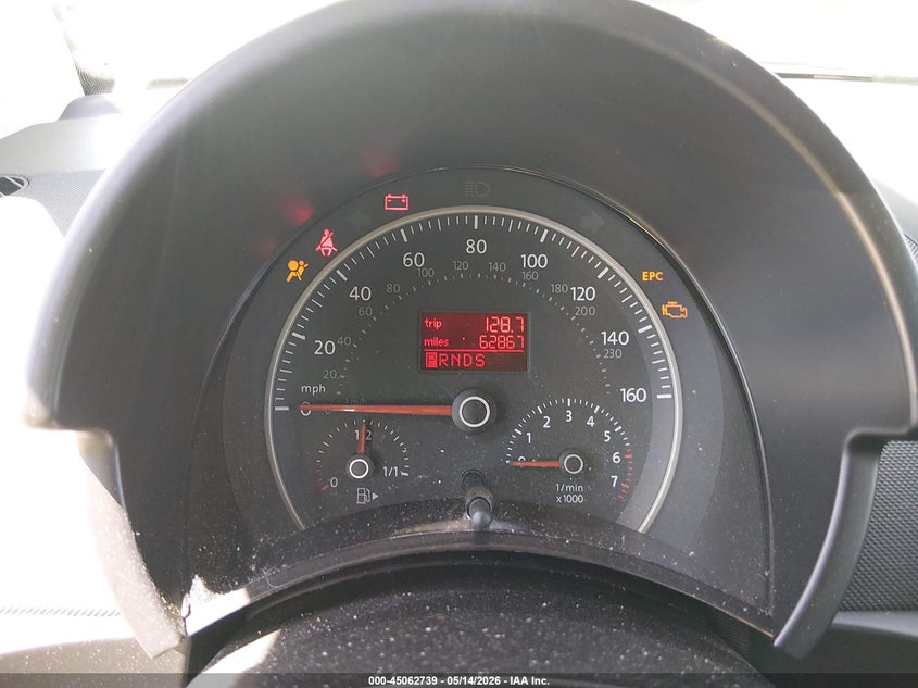 2010 Volkswagen New Beetle 2.5L Final Edition VIN: 3VWRW3AG3AM015218 Lot: 45062739