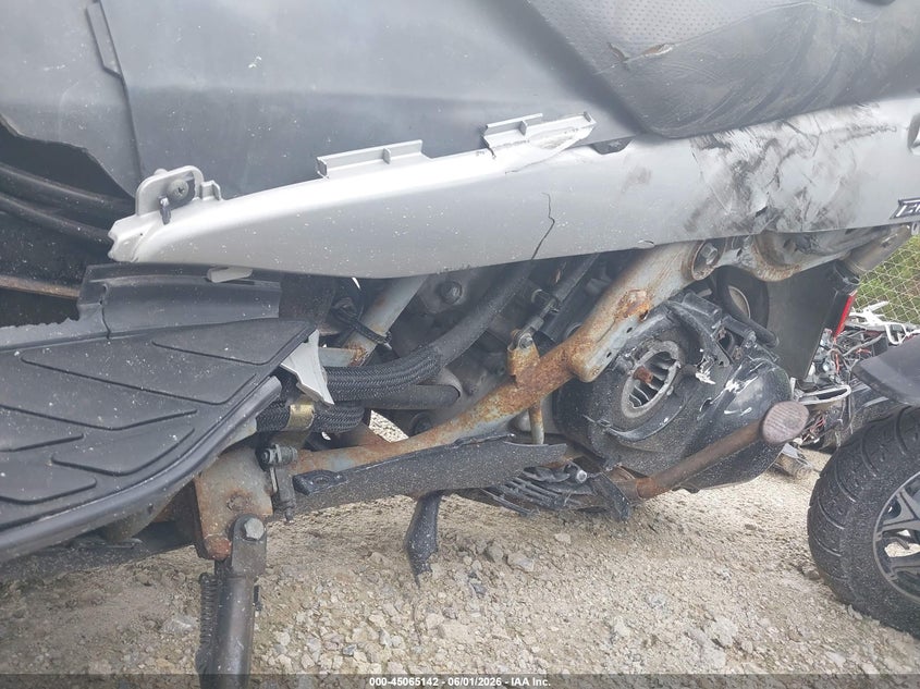 SUZUKI AN400 2005