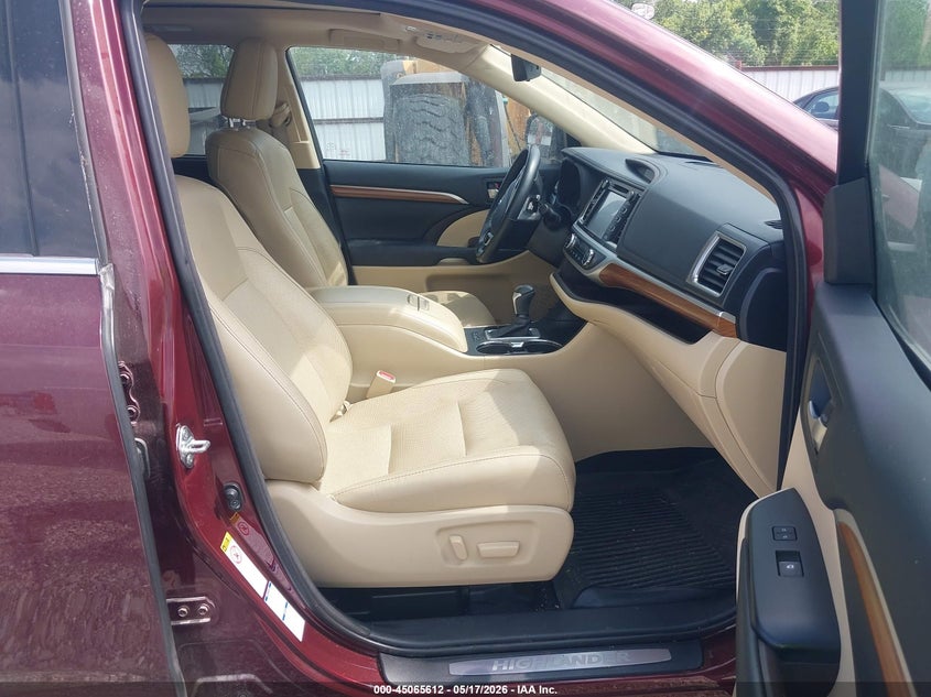 2017 TOYOTA HIGHLANDER auction photo 5