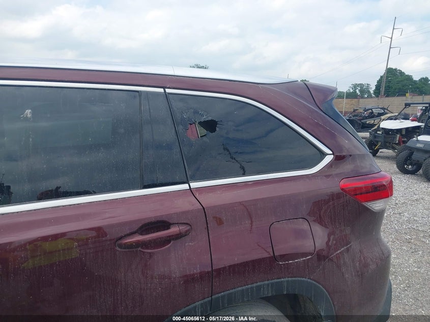 2017 TOYOTA HIGHLANDER auction photo 6