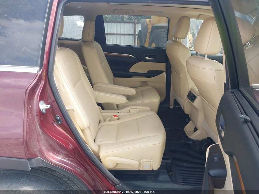 2017 TOYOTA HIGHLANDER auction photo 8