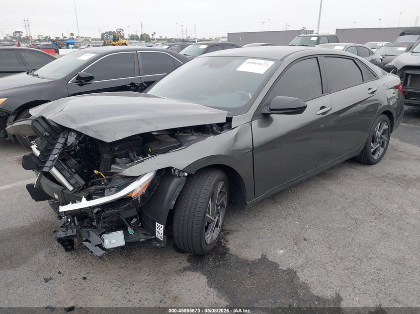 2025 HYUNDAI ELANTRA auction photo 2