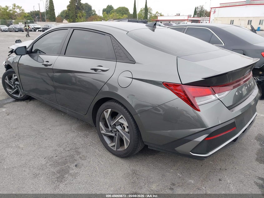 2025 HYUNDAI ELANTRA auction photo 3