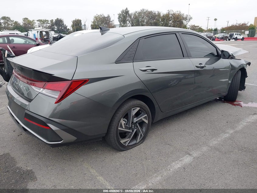 2025 HYUNDAI ELANTRA auction photo 4