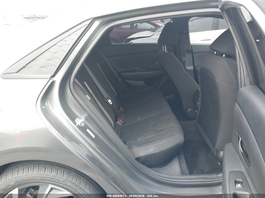 2025 HYUNDAI ELANTRA auction photo 8