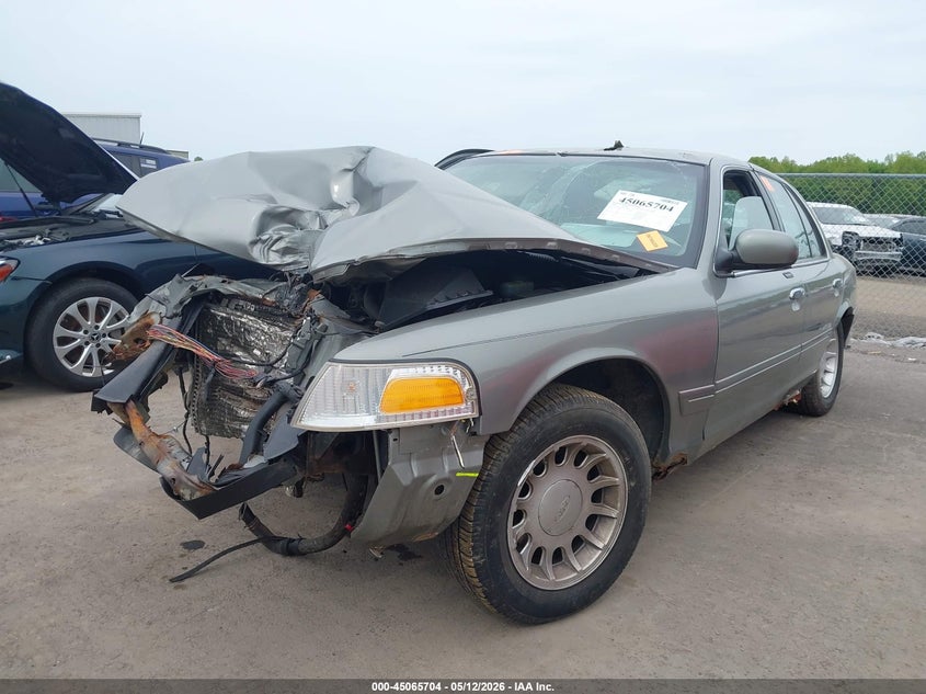 2FAFP74W2YX147338 2000 Ford Crown Victoria Lx photo 1