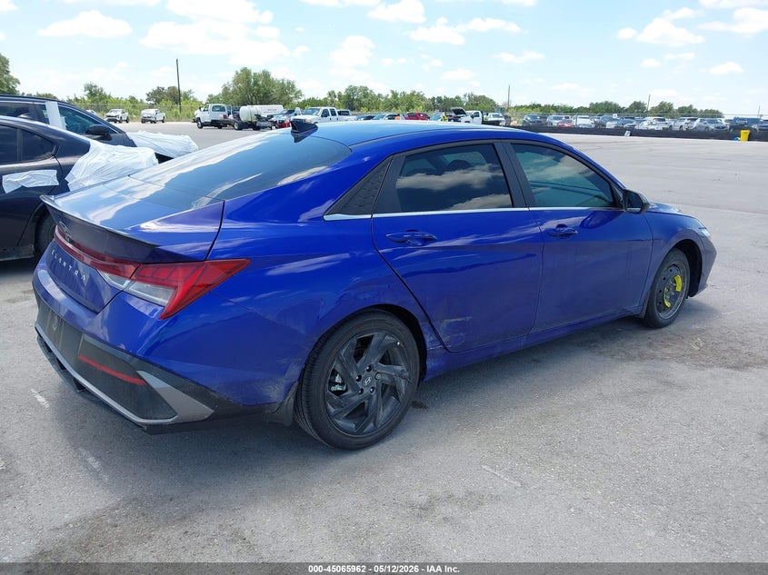 2026 HYUNDAI ELANTRA auction photo 4