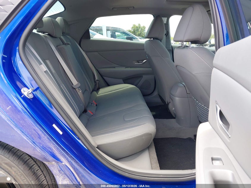 2026 HYUNDAI ELANTRA auction photo 8