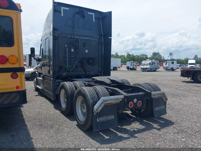 2018 FREIGHTLINER CASCADIA 125 auction photo 2