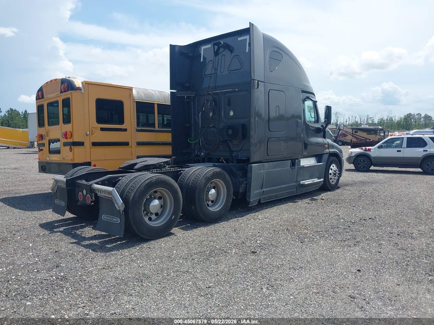 2018 FREIGHTLINER CASCADIA 125 auction photo 3