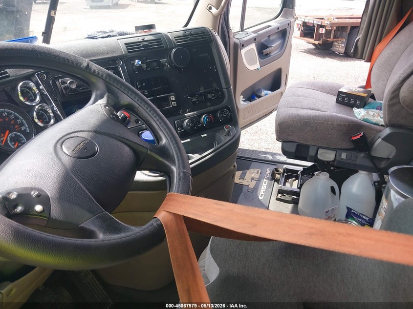 2018 FREIGHTLINER CASCADIA 125 auction photo 5
