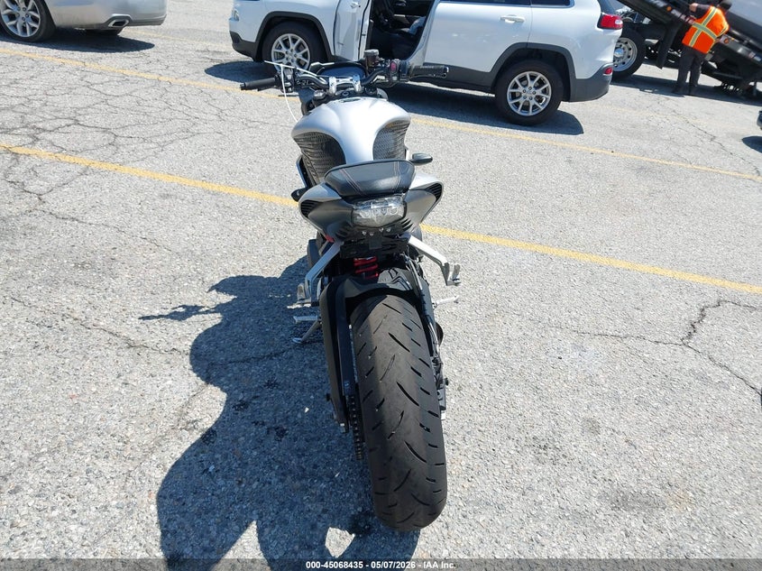 2018 TRIUMPH MOTORCYCLE STREET TRIPLE auction photo 6