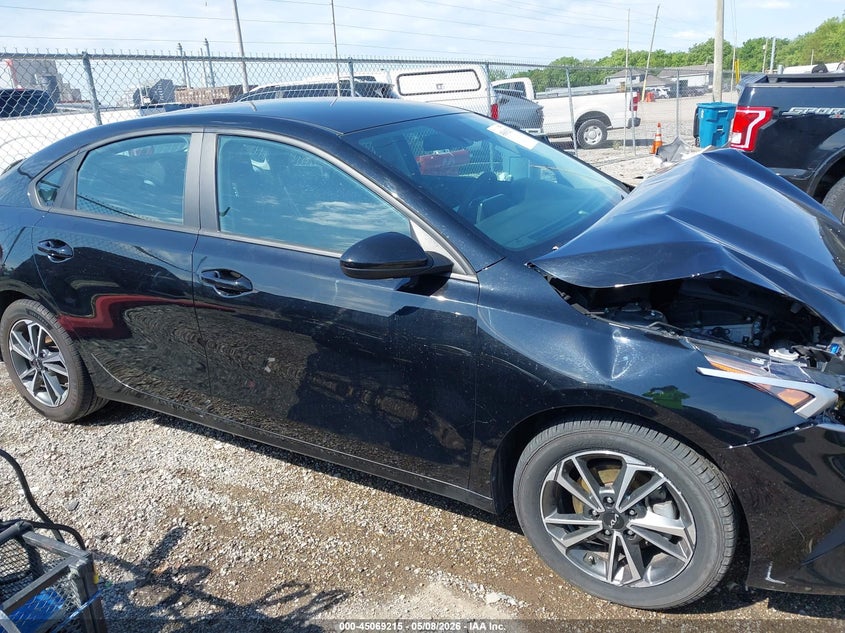 VIN 3KPF24AD0PE563225 2023 KIA FORTE LXS