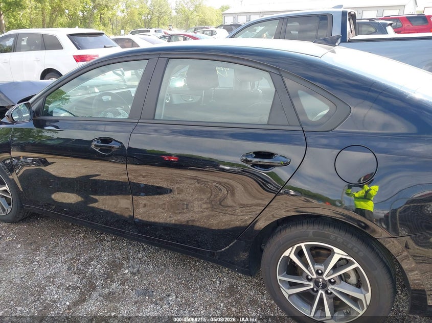VIN 3KPF24AD0PE563225 2023 KIA FORTE LXS